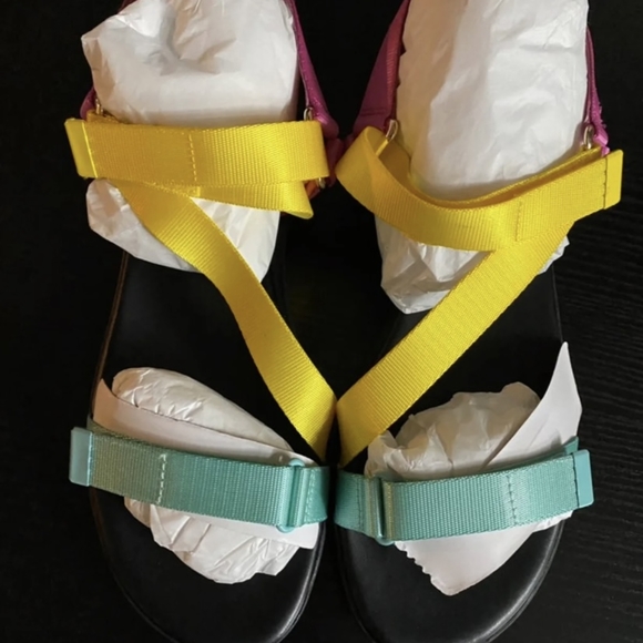 Sandals - Picture 12 of 12